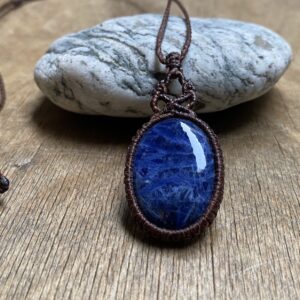 Handgemachte Makramee Anhaenger Azurite Azurit Pendant English German p205 4358