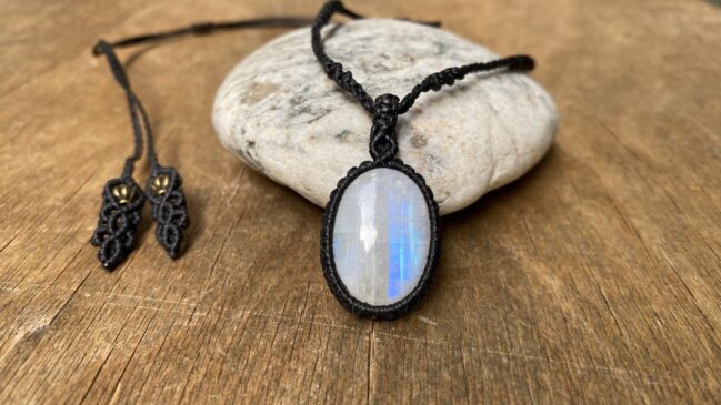 Handgemachte Rainbow Moonstone Regenbogenmondstein Pendant Macrame Necklace English German p308 4598