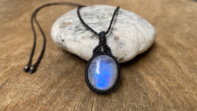 Handgemachte Rainbow Moonstone Regenbogenmondstein Pendant Macrame Necklace English German p309 4592